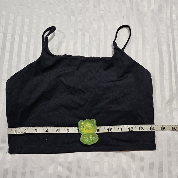 Stylish Black and White Women's Crop Tops - Picture 2 of 8